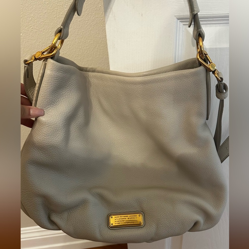 Marc by Marc Jacobs
Marc by Marc Jacobs Taupe Leather Classic Q Hillier Hobo